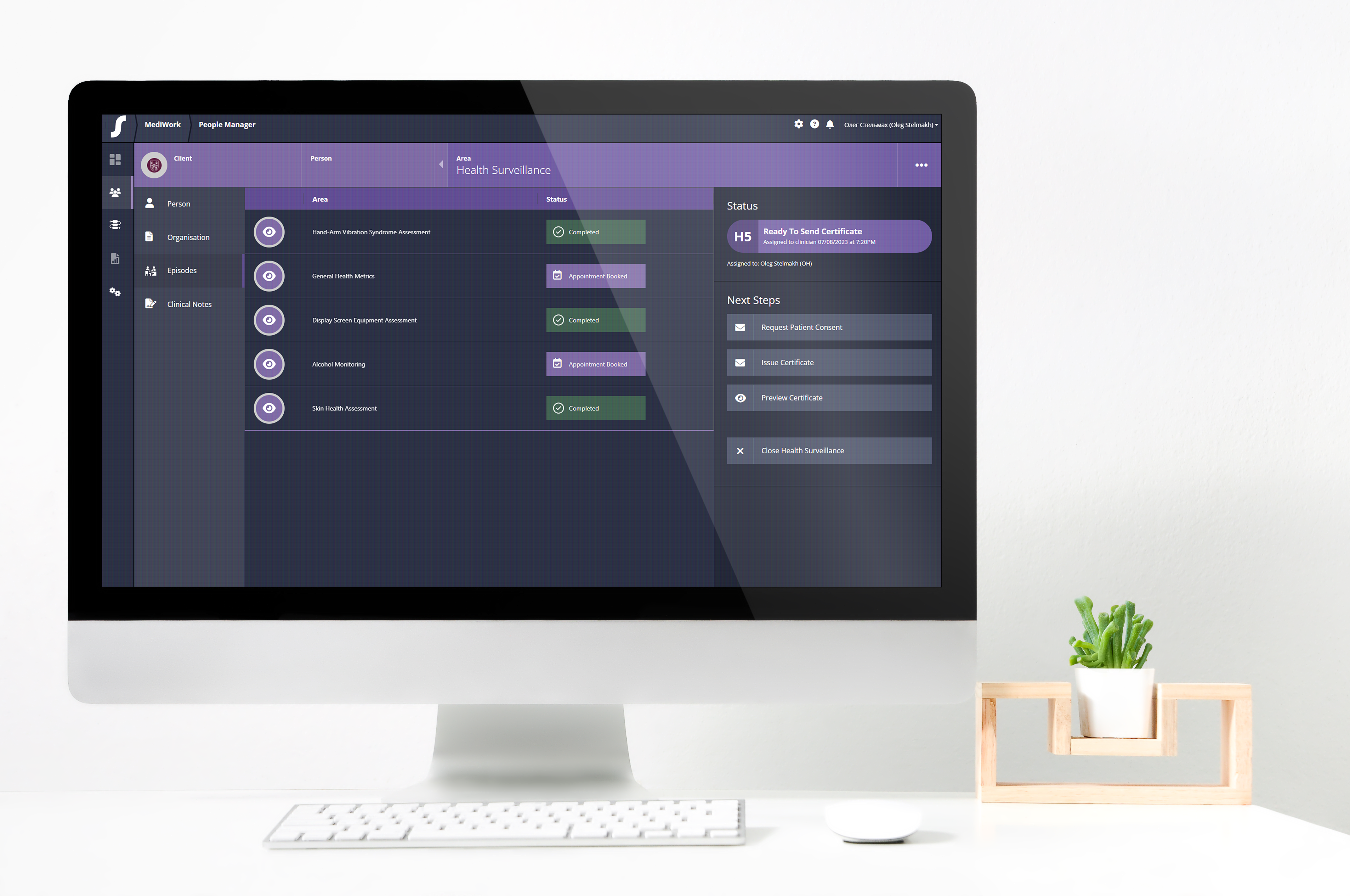 mediwork white BG on table monitor mockup